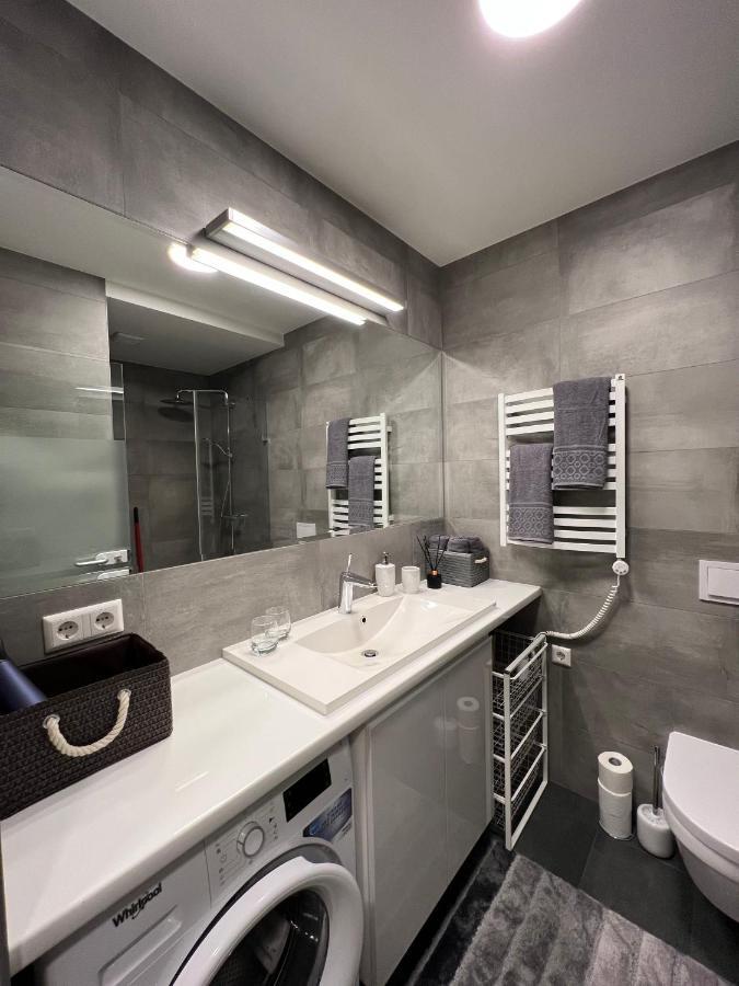 Cosy 1 Bedroom Apartment In The Heart Of Old Town With Parking Каунас Экстерьер фото