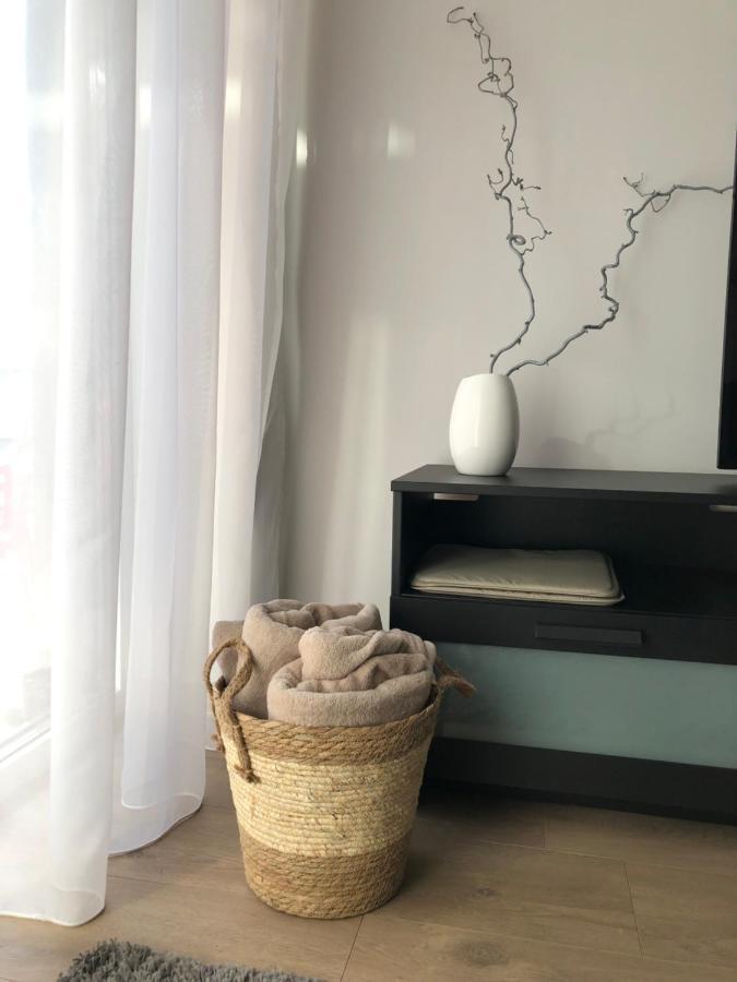 Cosy 1 Bedroom Apartment In The Heart Of Old Town With Parking Каунас Экстерьер фото
